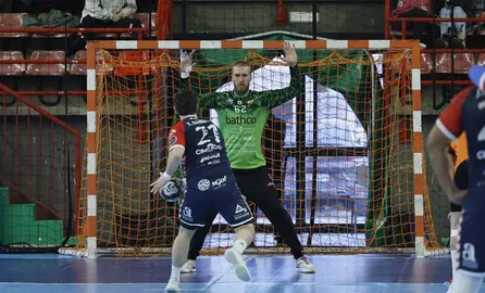 Uno de los penaltis del partido de balonmano.