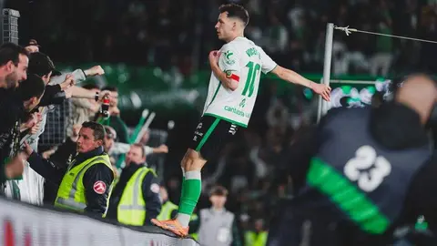 I&ntilde;igo Vicente celebr&oacute; un gol.