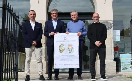 Presentaci&oacute;n del partido ben&eacute;fico en el Consistorio de Suances.