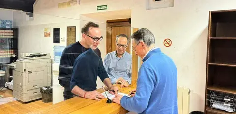 Sergio Balbont&iacute;n presenta la moci&oacute;n de censura en el Ayuntamiento.