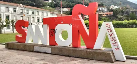 Letras de Santo&ntilde;a en el Pasaje. R.A.