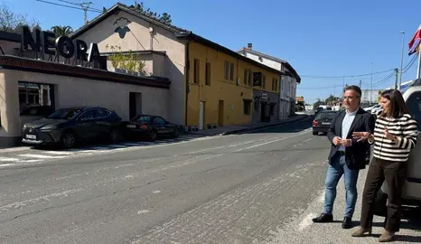 Los responsables municipales en la N-611.