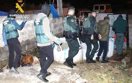 Un momento de la detenci&oacute;n por la Guardia Civil.