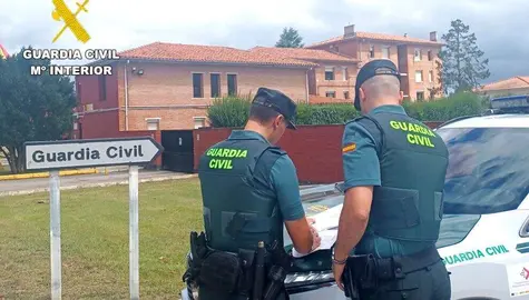 Patrulla de la Guardia Civil en Cabez&oacute;n de la Sal.