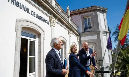 Las autoridades pol&iacute;ticas visitan los Juzgados de Laredo.