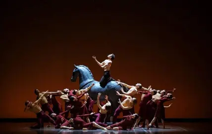 Un momento de la representaci&oacute;n con el caballo.