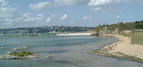 Playa de Pedre&ntilde;a en marina de Cudeyo. Wikipedia