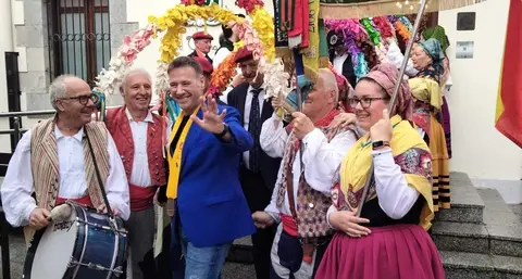 El humorista Carlos Latre imit&oacute; a varios personajes. R.A.
