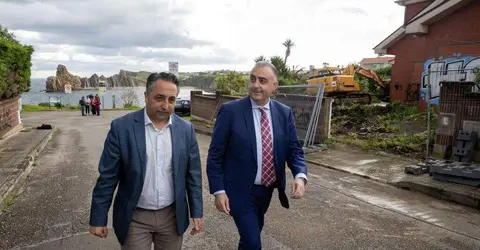 Las autoridades pol&iacute;ticas visitaron los derribos en Pi&eacute;lagos.
