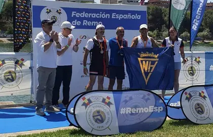 Agust&iacute;n Garay en la entrega de las medallas.