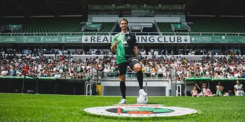 El jugador en Los Campos de Sport.