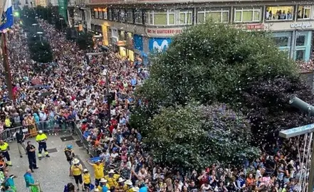Chupinazo en las Fiestas de Santiago en Santander.