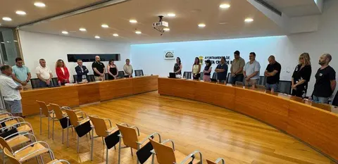 Minuto de silencio en el Pleno de Santa Cruz de Bezana.