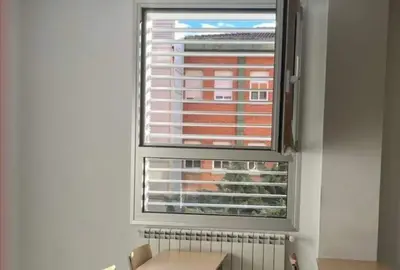 Ventanas del instituto El Astillero.