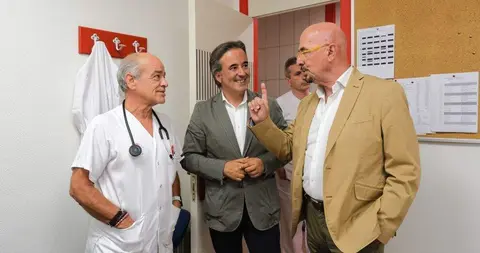 Visita al centro de salud de Malia&ntilde;o, en Camargo.