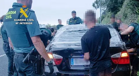 Detenidos por el presunto robo en un supermercado en Pesu&eacute;s.