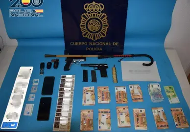 Material incautado en Torrelavega.