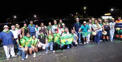 Participantes en el preg&oacute;n de las Fiestas de San Gin&eacute;s en Colindres. R.A.