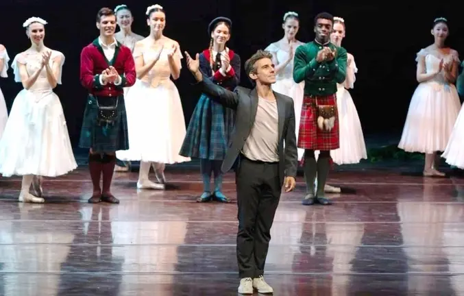La compa&ntilde;ia Nacional de Danza interpreta el ballet 'La Shylphide', dirigido por Joaqu&iacute;n de Luz en la 73 edici&oacute;n del FIS
