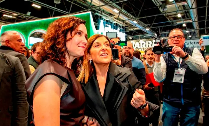 La presidenta de Cantabria, María José Sáenz de Buruaga y la presidenta de la Comunidad de Madrid, Isabel Díaz Ayuso.