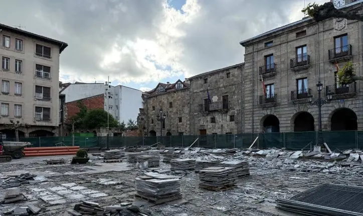 Obras en la Plaza de España en Reinosa.