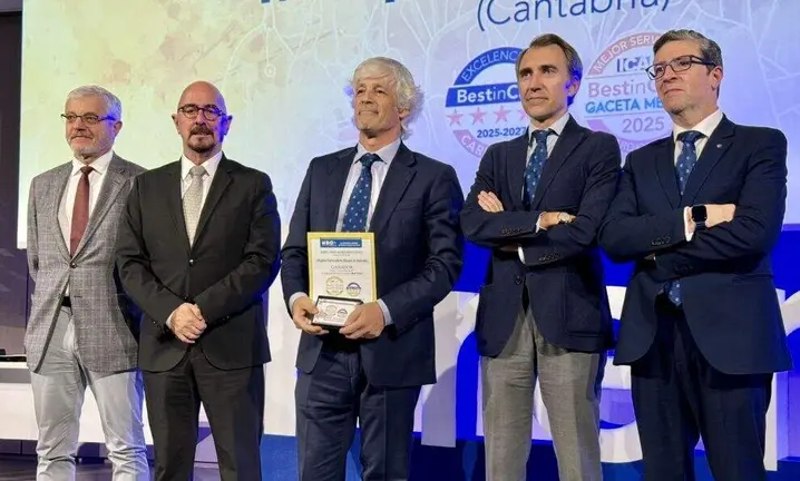 Un momento del acto de entrega de los premios a Valdecilla.