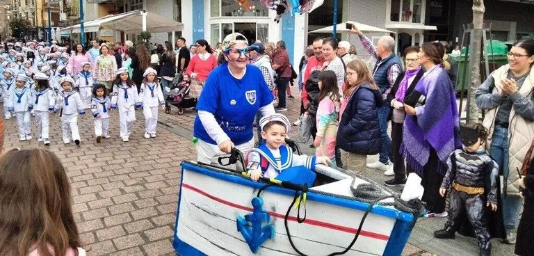 Desfile del Día Infantil del Carnaval de Santoña. R.A.