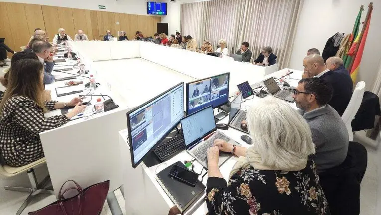 Concejales en el Pleno de Torrelavega.