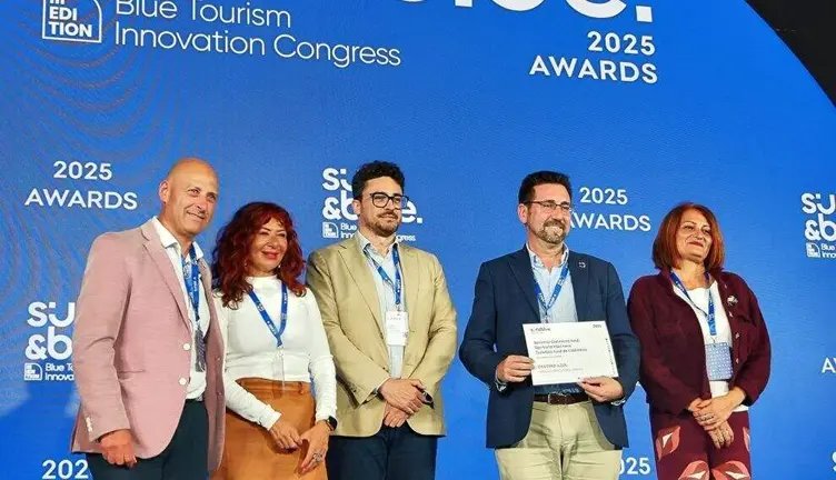 Colindres en el momento de recibir el premio en Almería.