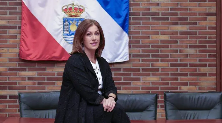 La alcaldesa de Polanco, Rosa Díaz, en el salón de Plenos.