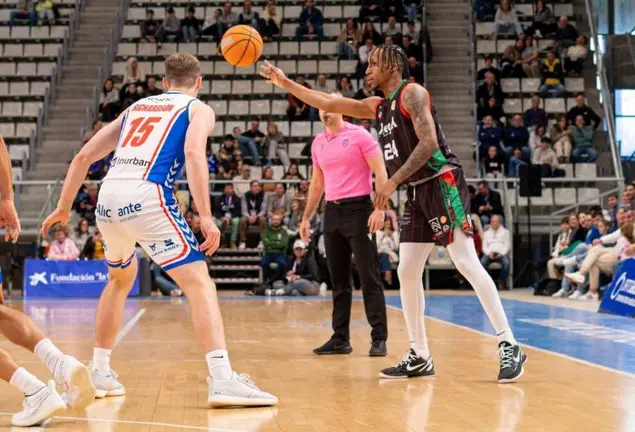 Un momento del partido disputado en Alicante.
