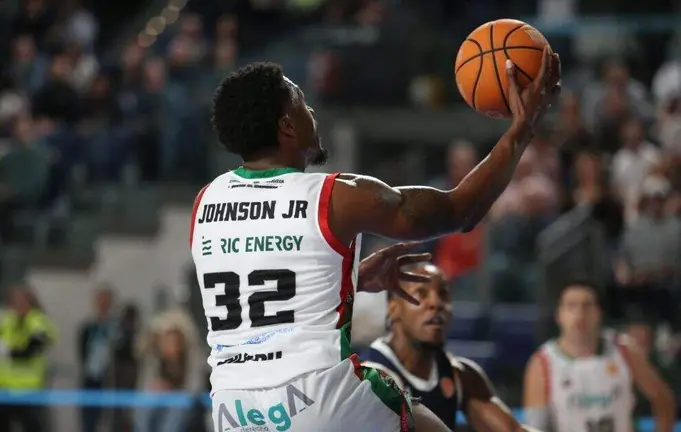 El equipo local fue superior la mayor parte del partido.