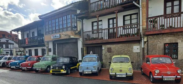 Concentración de coches en Escalante.