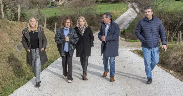 Las autoridades pol&iacute;ticas en Esles.