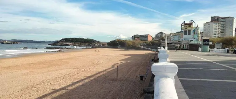 Los hechos sucedieron en la playa en Santander. R.A.