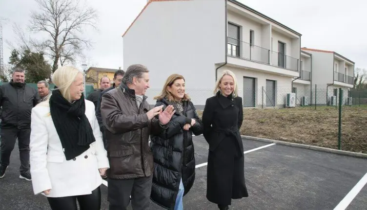 Visita a las viviendas en Santillana del Mar.