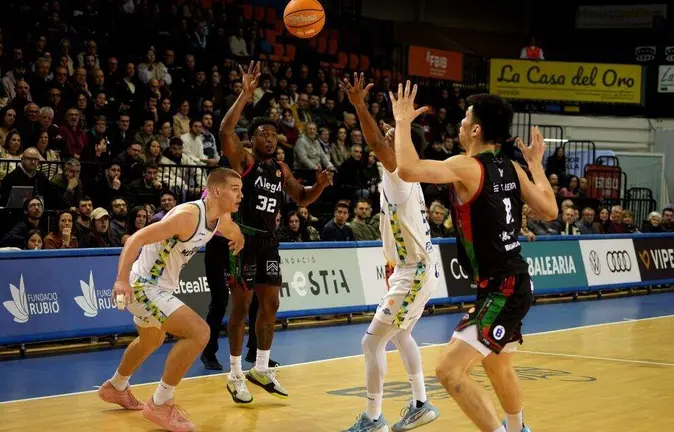 Un momento del partido del Alega Cantabria.
