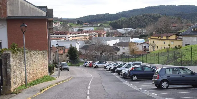 Aparcamiento en Renedo de Pi&eacute;lagos.