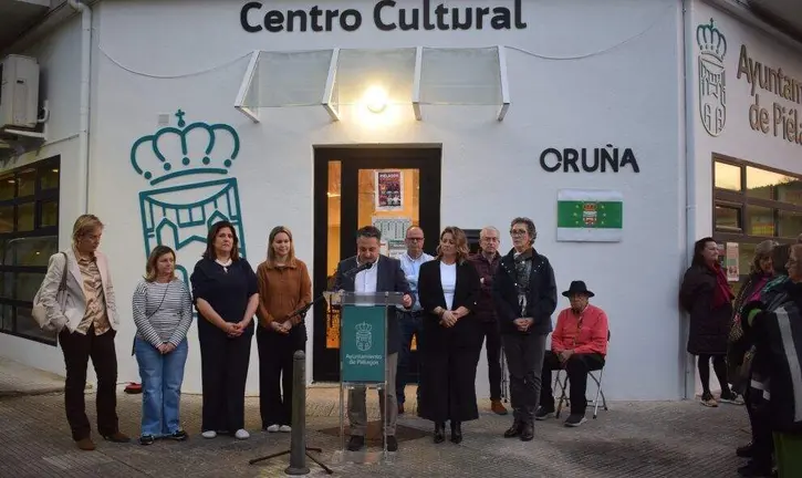 Asistentes al acto en el Centro Cultura en Pi&eacute;lagos.