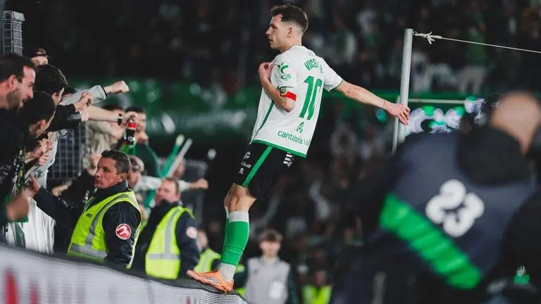 I&ntilde;igo Vicente celebr&oacute; un gol.
