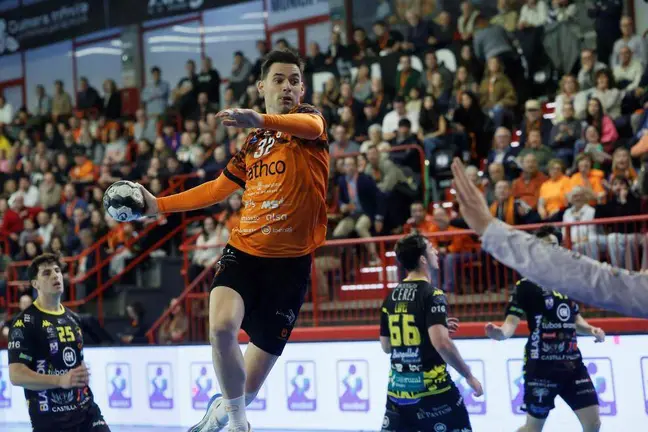 Un momento del encuentro del Bathco BM Torrelavega.