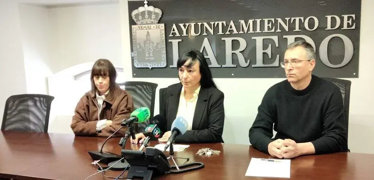 Rueda de prensa de Hacemos Laredo para comunicar el abandono del equipo de Gobierno local. R.A.