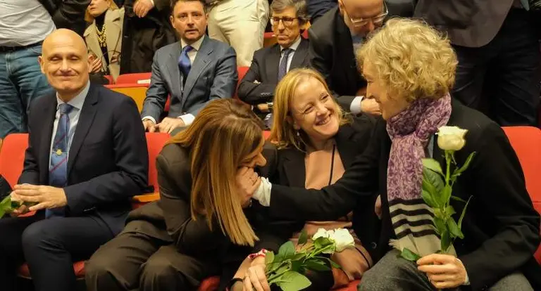 Acto en el Teatro Municipal de Los Corrales de Buelna.