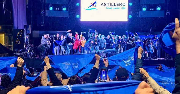 Un momento del preg&oacute;n en la carpa.