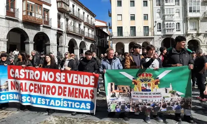 Concentraci&oacute;n en Castro Urdiales contra el centro de Menas.