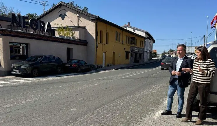 Los responsables municipales en la N-611.