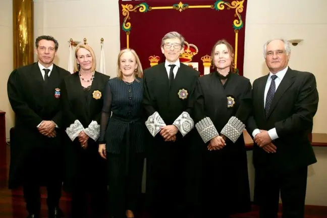 Un momento del acto con los asistentes en los Juzgados.