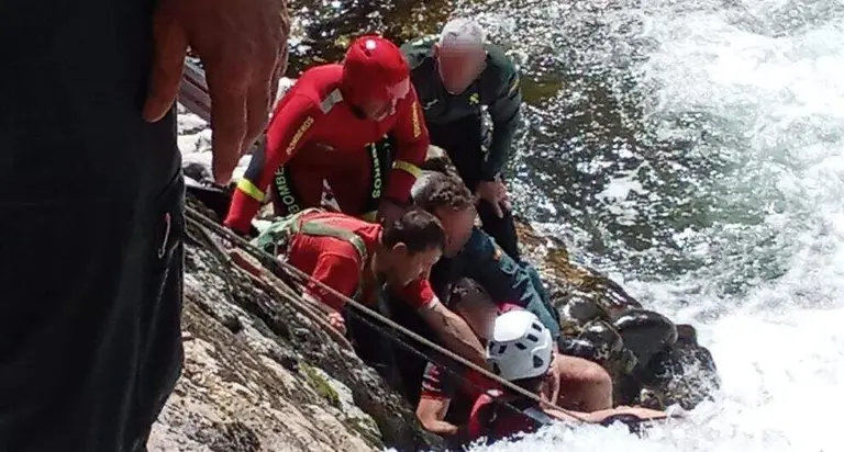 Rescate en el r&iacute;o.