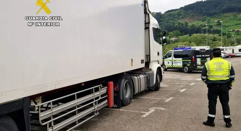 El conductor fue detectado entre Molledo y Los Corrales de Buelna.