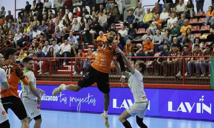 Un momento del partido ante el Huesca.